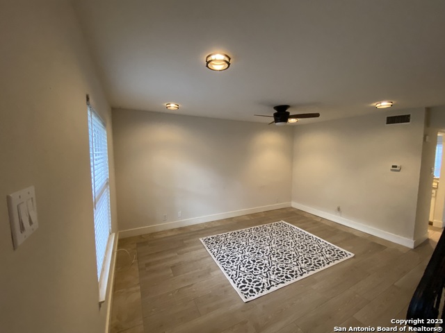 Image 3 of 19 For 2811 Woodbury St  403