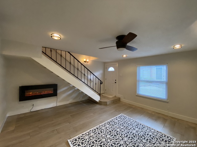 Image 4 of 19 For 2811 Woodbury St  403