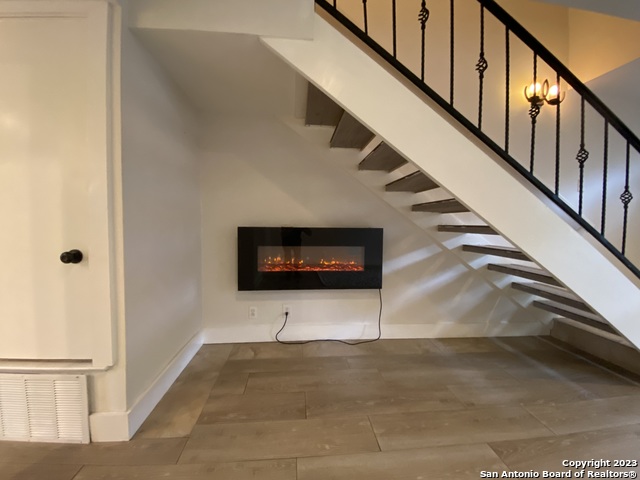 Image 5 of 19 For 2811 Woodbury St  403