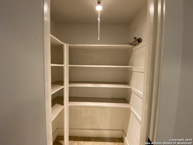 Image 9 of 19 For 2811 Woodbury St  403