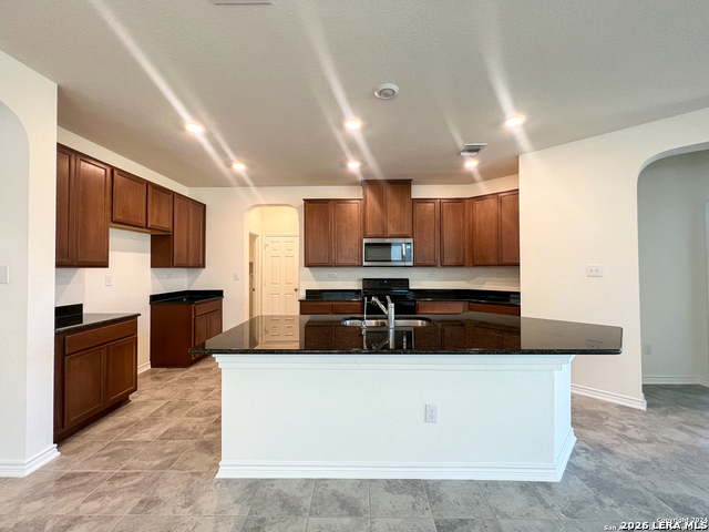 Listing photo id 2 for 4555 Whispering Oak