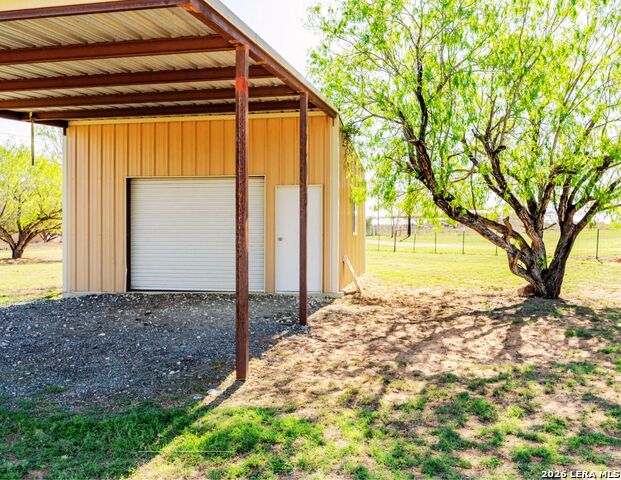 Listing photo id 30 for 1980 County Road 361