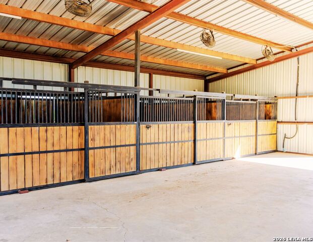 Listing photo id 35 for 1980 County Road 361