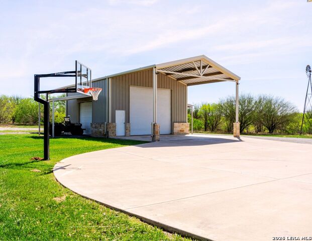 Listing photo id 43 for 1980 County Road 361