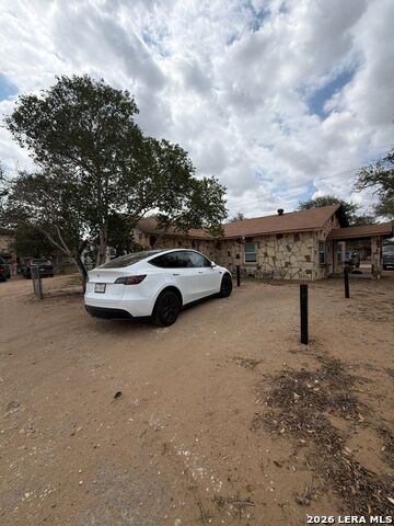 Details for 902 C St  1, Floresville, TX 78114