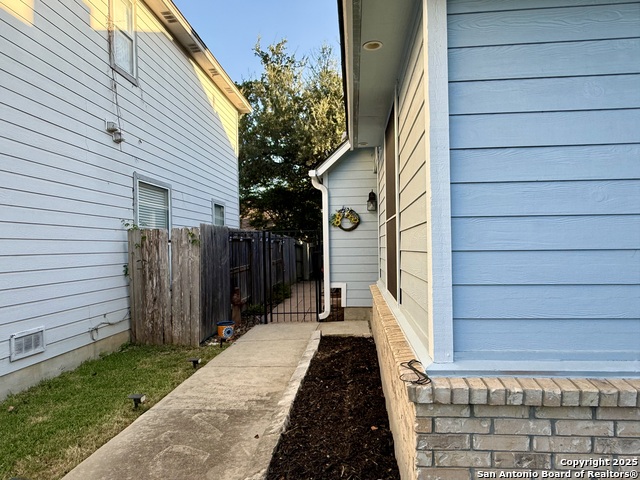 Image 3 of 27 For 18 Brieley  