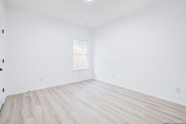 Image 21 of 28 For 3514 Woodville