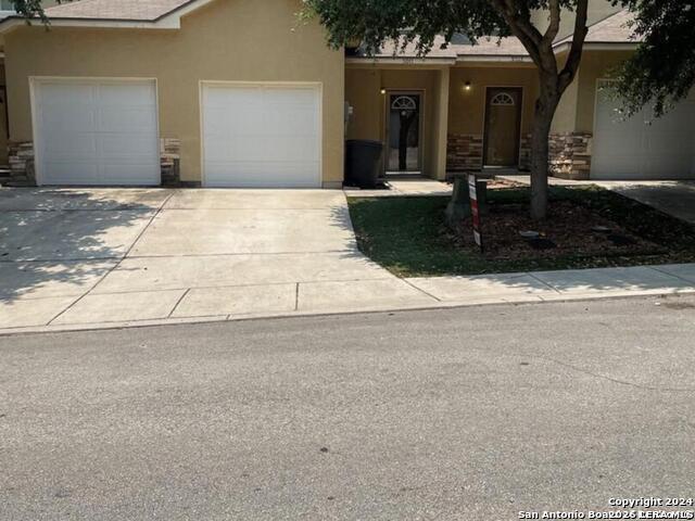 Listing photo id 4 for 5011 Flipper Drive