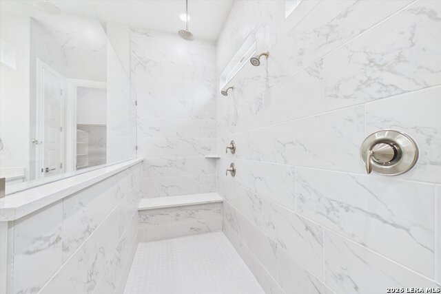 Image 13 of 35 For 305 Venado Oaks