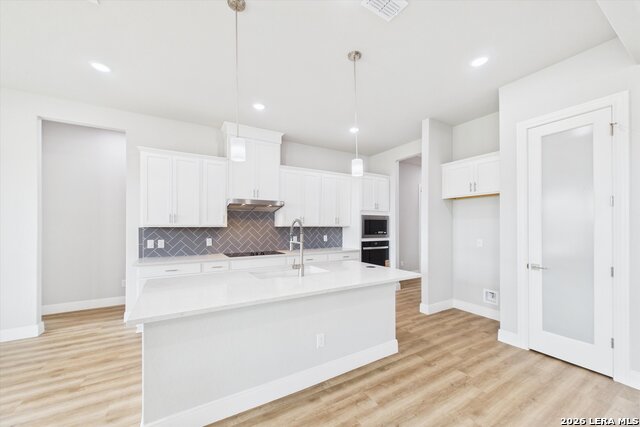 Image 20 of 35 For 305 Venado Oaks