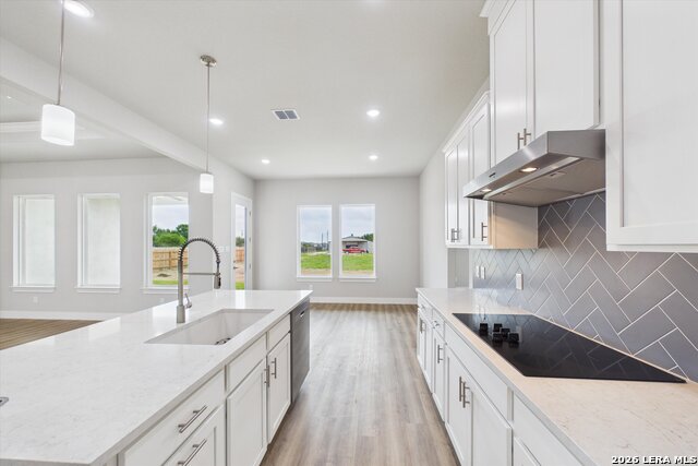 Image 21 of 35 For 305 Venado Oaks