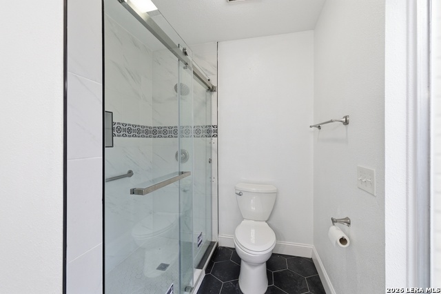 Image 20 of 39 For 6106 Vance Jackson Rd  1