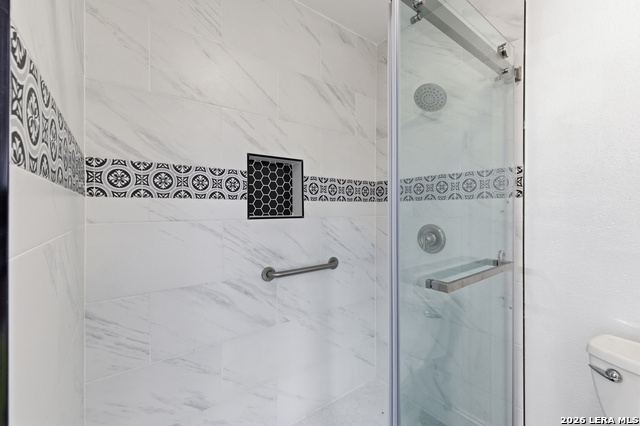 Image 21 of 39 For 6106 Vance Jackson Rd  1