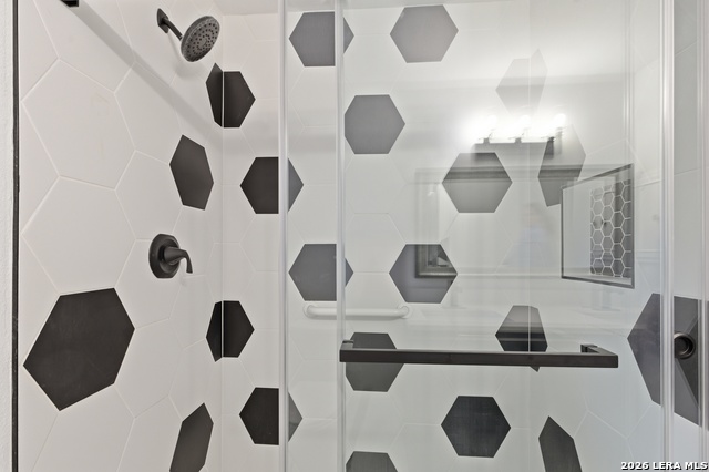 Image 28 of 39 For 6106 Vance Jackson Rd  1