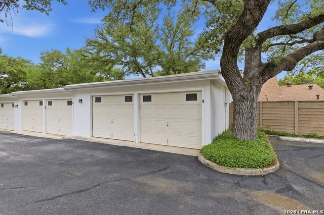 Image 37 of 39 For 6106 Vance Jackson Rd  1