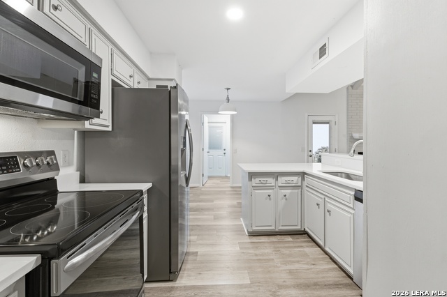 Image 8 of 39 For 6106 Vance Jackson Rd  1