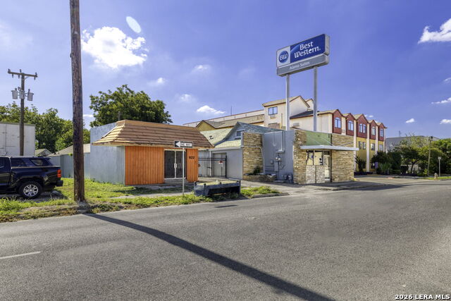 Image 12 of 40 For 926 Laredo S