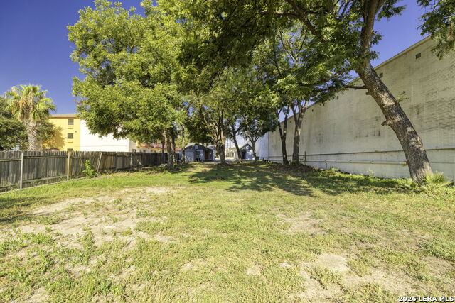 Image 31 of 40 For 926 Laredo S