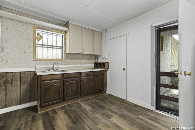 Image 35 of 40 For 926 Laredo S