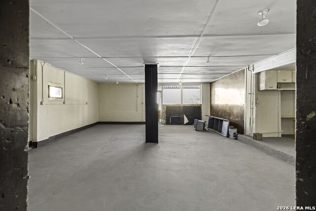 Image 38 of 40 For 926 Laredo S