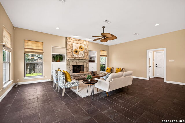 Image 13 of 33 For 31 Royal Waters Dr