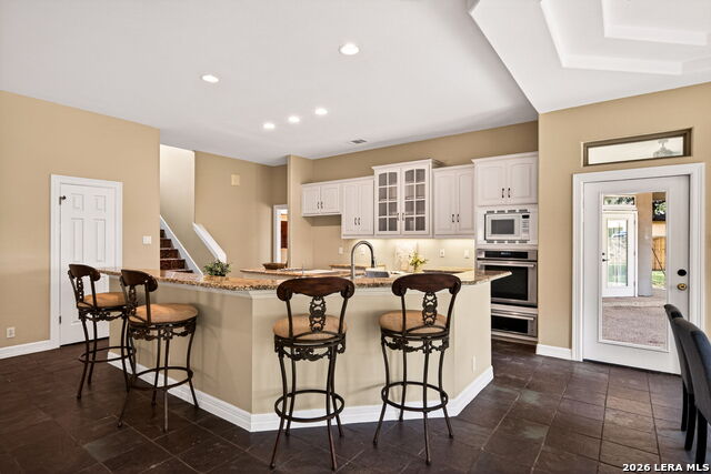 Image 16 of 33 For 31 Royal Waters Dr