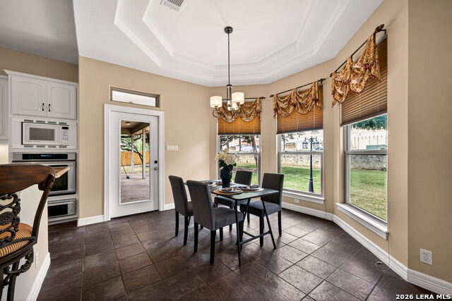 Image 17 of 33 For 31 Royal Waters Dr