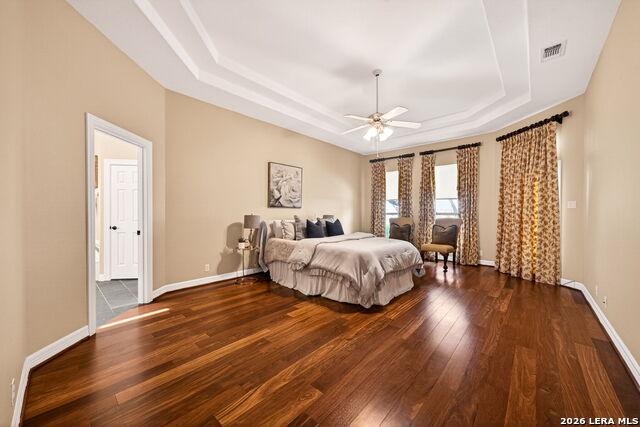 Image 18 of 33 For 31 Royal Waters Dr