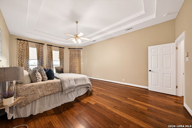 Image 19 of 33 For 31 Royal Waters Dr