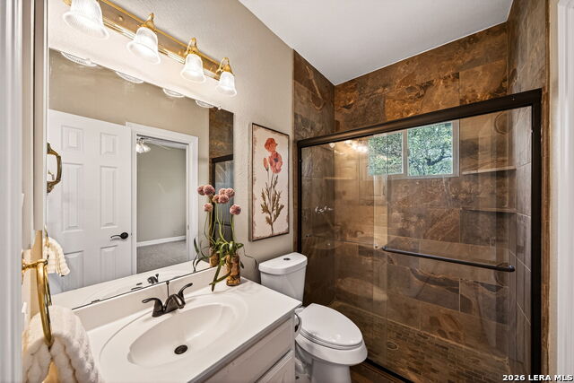 Image 25 of 33 For 31 Royal Waters Dr