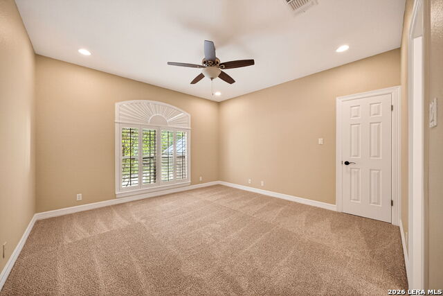 Image 26 of 33 For 31 Royal Waters Dr