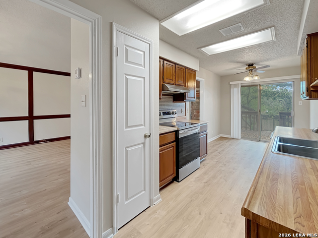 Image 7 of 24 For 8624 Wood Falls Dr