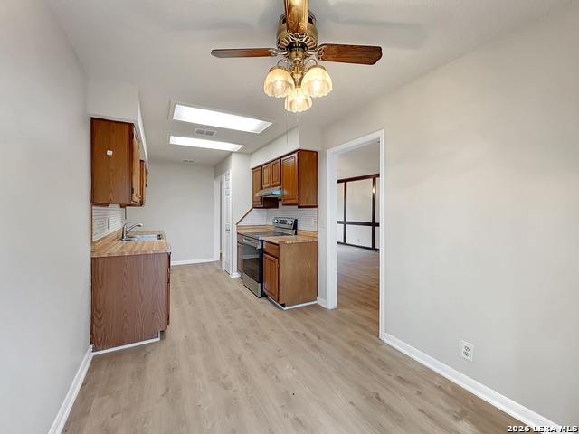 Image 8 of 24 For 8624 Wood Falls Dr