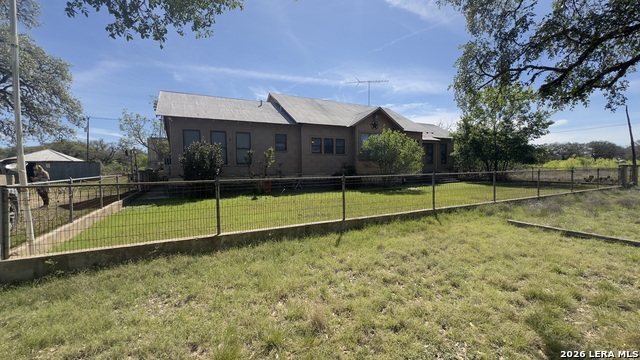 Image 21 of 33 For 705 Elbel Bend