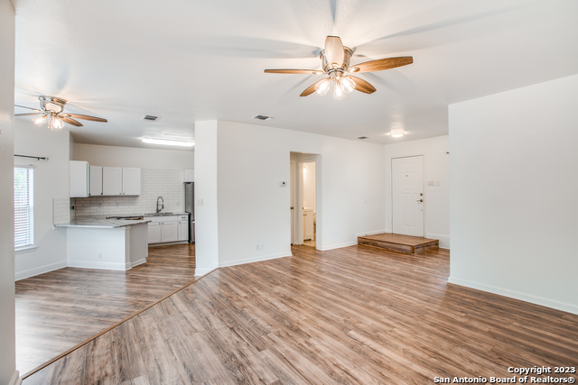 Image 3 of 12 For 7415 Corian Park Dr