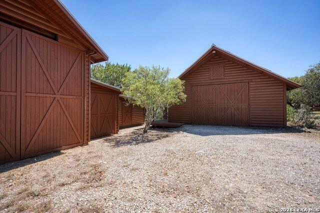 Image 33 of 44 For 513 Riverview Dr