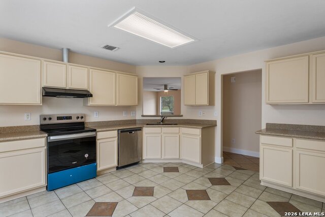 Image 19 of 32 For 8803 Pavilion Place