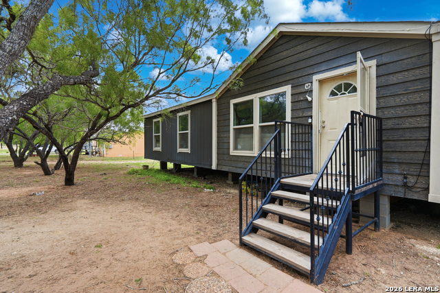 Image 19 of 33 For 119 Avery Dr