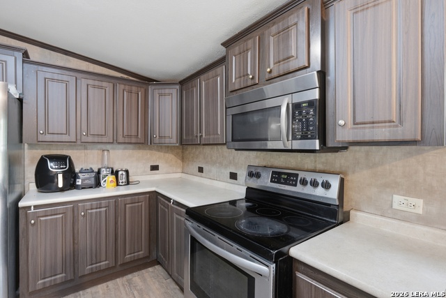 Image 6 of 33 For 119 Avery Dr