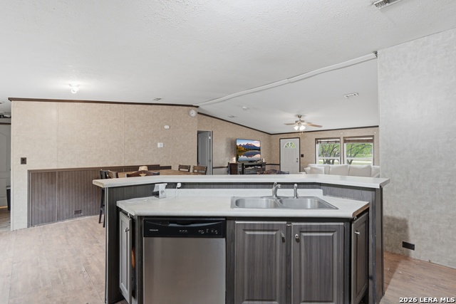 Image 7 of 33 For 119 Avery Dr