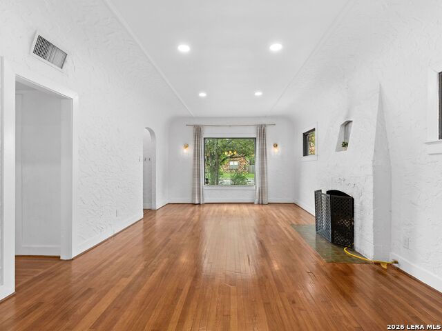 Image 10 of 33 For 213 Donaldson Avenue