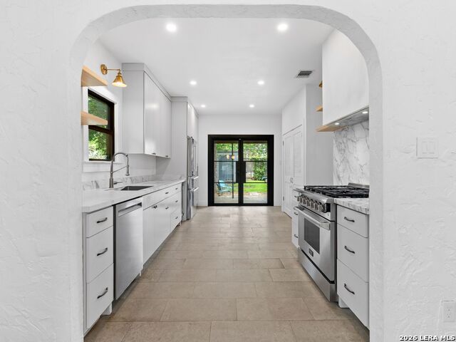 Image 14 of 33 For 213 Donaldson Avenue