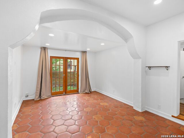 Image 19 of 33 For 213 Donaldson Avenue