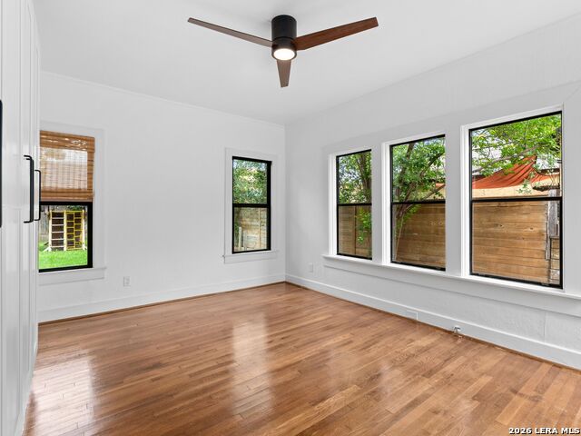 Image 27 of 33 For 213 Donaldson Avenue