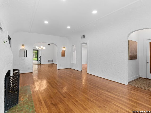 Image 9 of 33 For 213 Donaldson Avenue