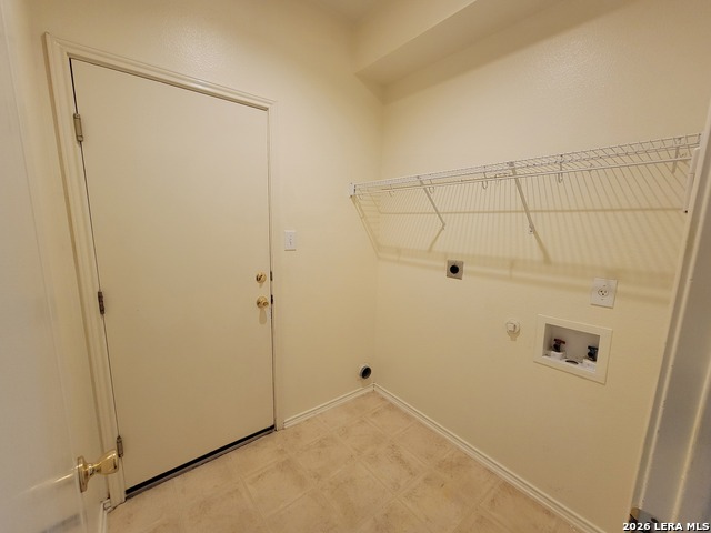 Listing photo id 10 for 3476 Dartmouth Cv