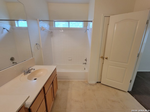 Listing photo id 16 for 3476 Dartmouth Cv