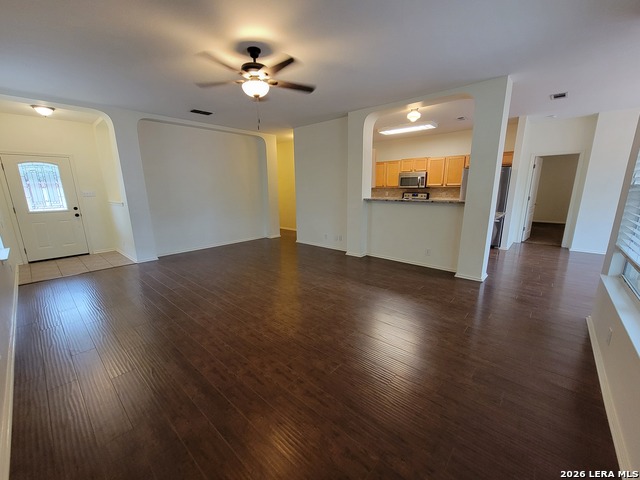 Listing photo id 3 for 3476 Dartmouth Cv