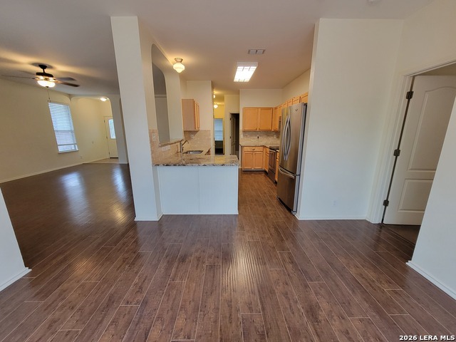 Listing photo id 4 for 3476 Dartmouth Cv