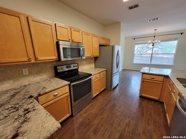 Listing photo id 5 for 3476 Dartmouth Cv